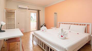 Standard Room | In-room safe, desk, free WiFi, bed sheets
