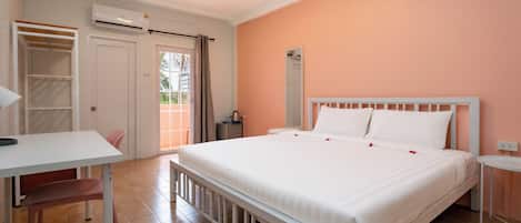 ห้องสแตนดาร์ด | ตู้นิรภัยในห้องพัก, โต๊ะทำงาน, Wi-Fi ฟรี, ผ้าปูที่นอน