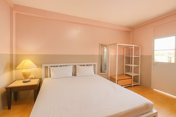 Standard Room | In-room safe, desk, free WiFi, bed sheets - Pink Residence Chalong (Rawai)