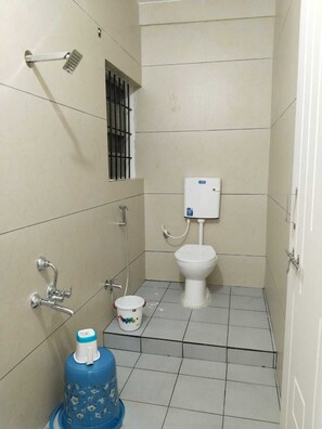 Shower, towels, soap, shampoo - Prestige Palace (Belur)