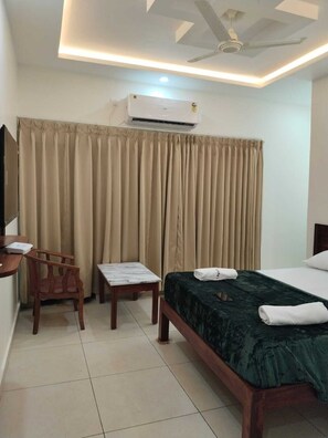 Desk, laptop workspace, free WiFi - Prestige Palace (Belur)