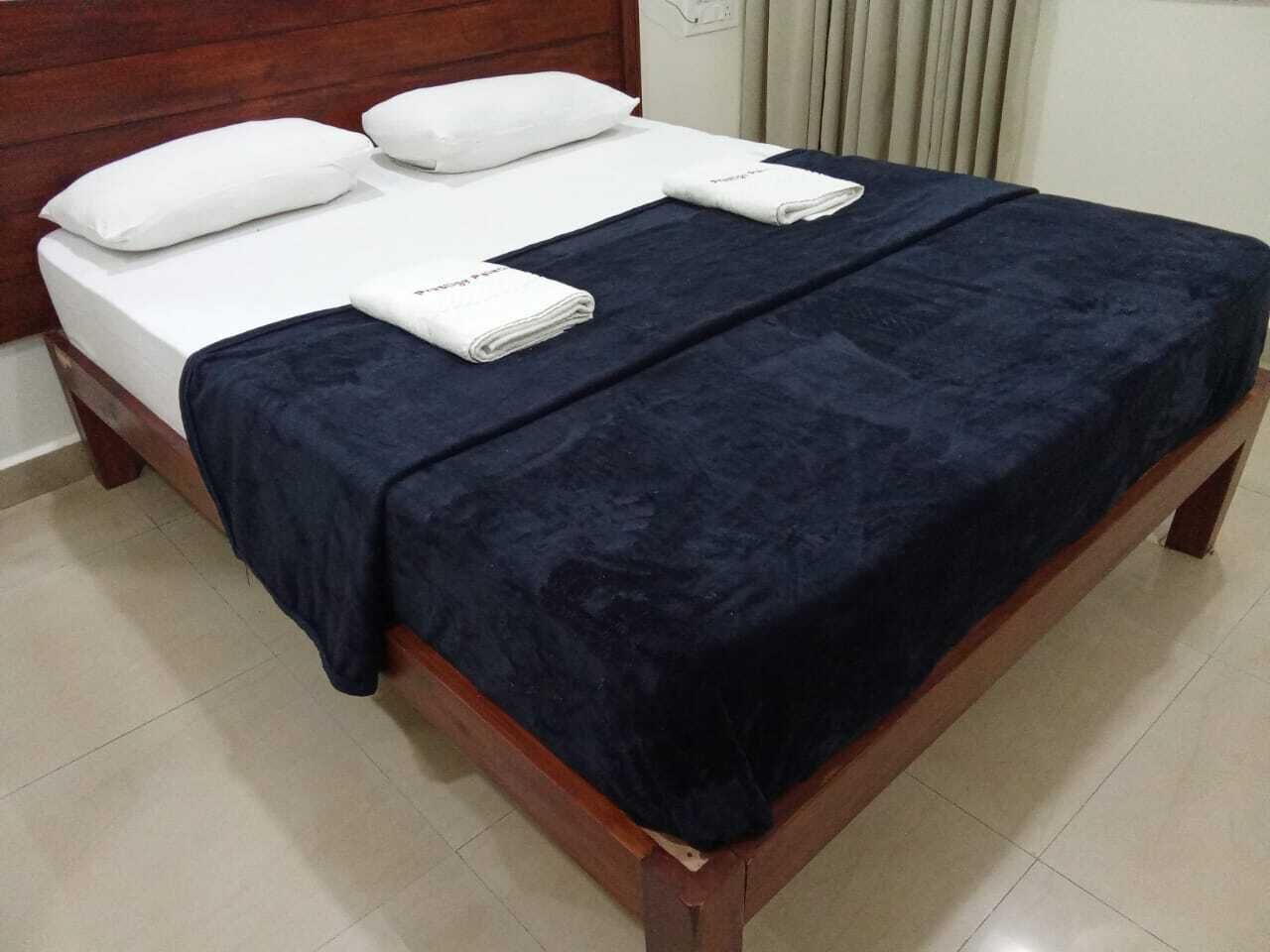 Desk, laptop workspace, free WiFi