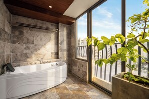 Baignoire et douche séparées, baignoire à jets