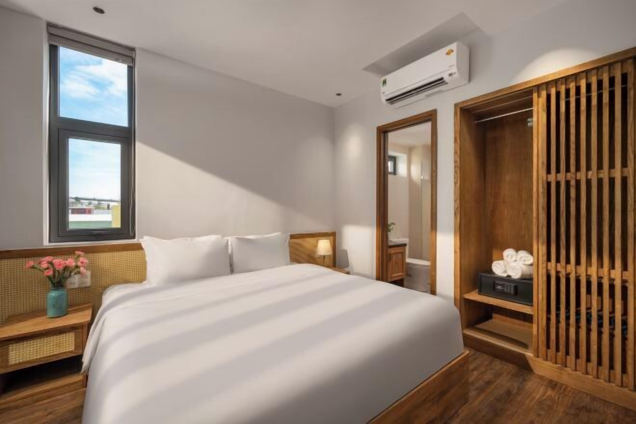 In-room safe, desk, laptop workspace, blackout drapes