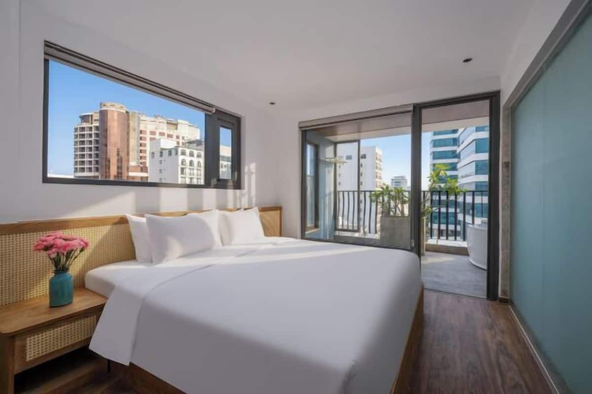 In-room safe, desk, laptop workspace, blackout drapes