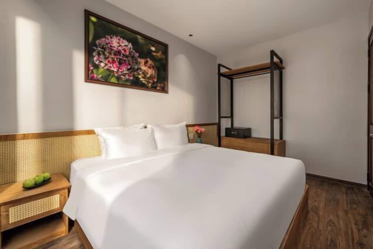 In-room safe, desk, laptop workspace, blackout drapes