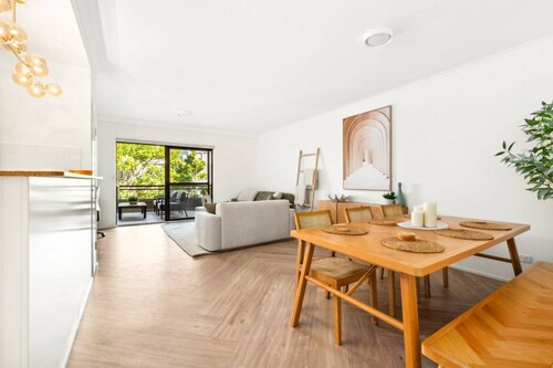 Spacious 2-Bed, 2-Bath Moments from Avalon Beach