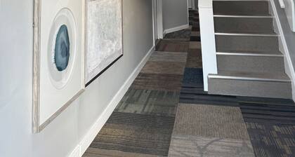Cozy 2-bedroom apartment in charming New Haven near Downtown and Yale Hospital