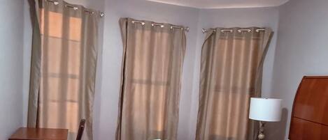 WiFi, bed sheets