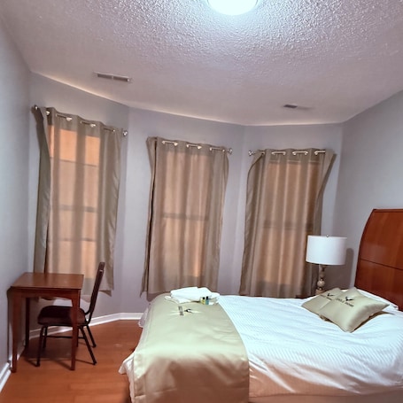 WiFi, bed sheets. Cozy 2-bedroom apartment in charming New Haven near Downtown and Yale Hospital