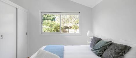 BĂŒgeleisen/BĂŒgelbrett, Internetzugang, BettwĂ€sche