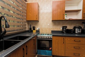 Family Suite | Desk, free WiFi - Wepia Guest House (Oyibi)