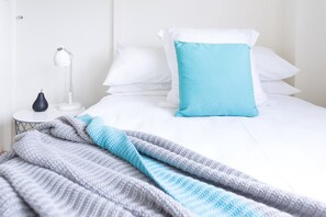 1 bedroom, desk, iron/ironing board, bed sheets - Live in the heart of Surry Hills - walk to City (Surry Hills)