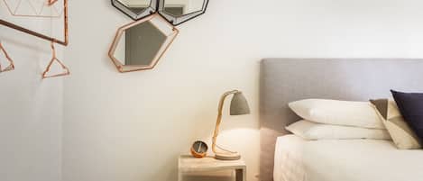 2 bedrooms, desk, iron/ironing board, Internet