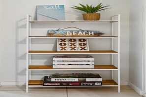 Interior - Family-Friendly Stay Walk to Beach & Parks (Maroochydore)