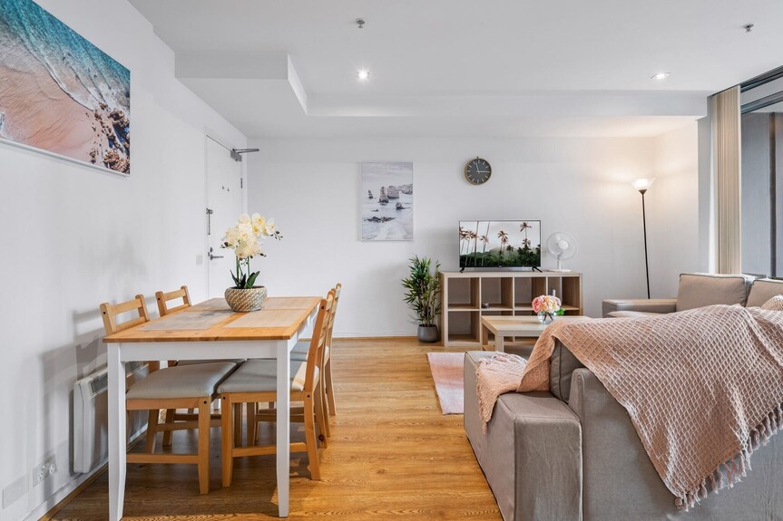 Central 2-bed Apartment With Parking, - St Kilda