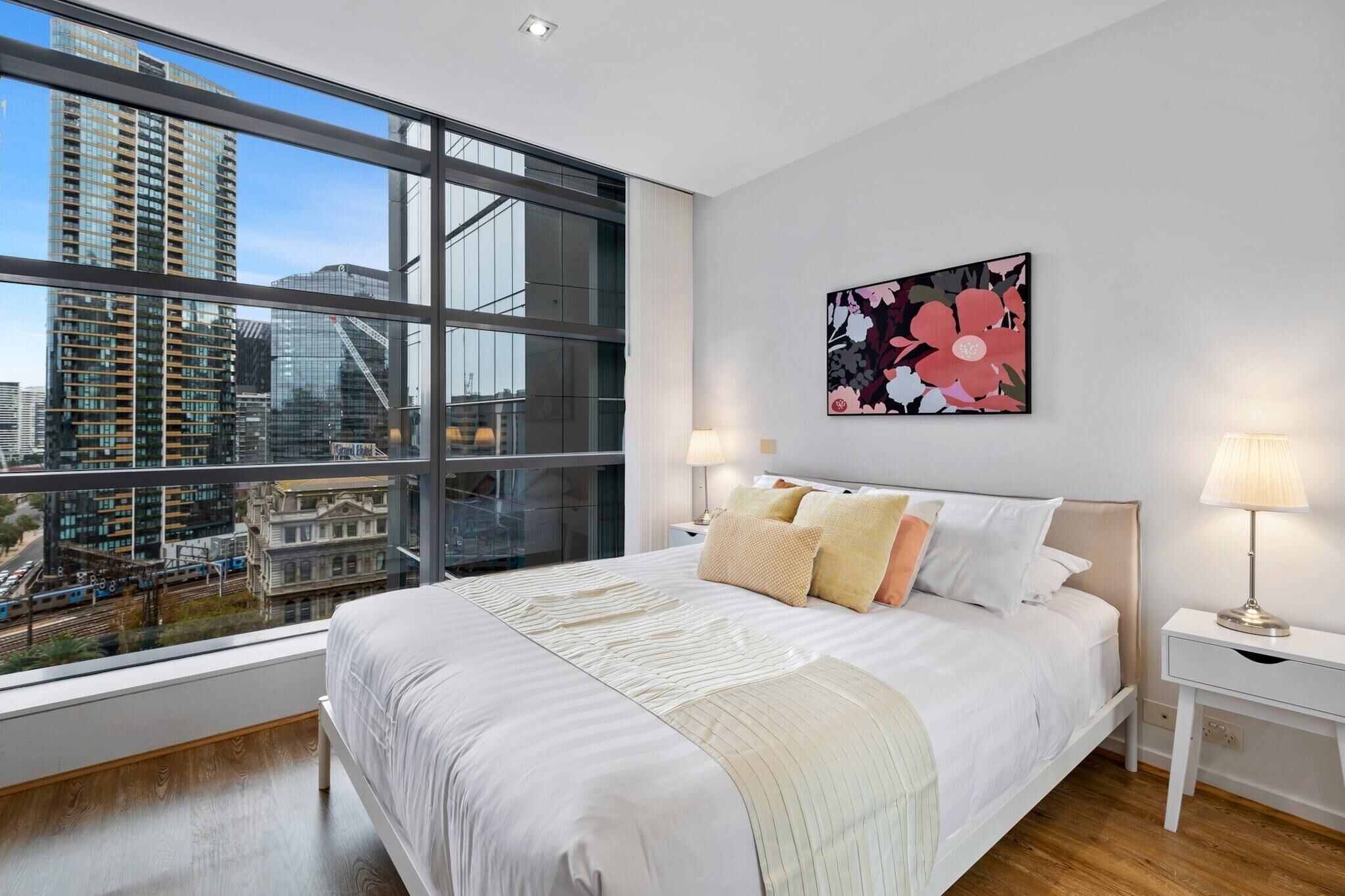 Iron/ironing board, bed sheets