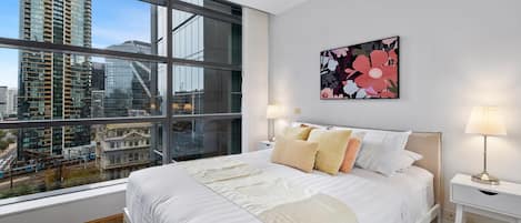 Iron/ironing board, bed sheets