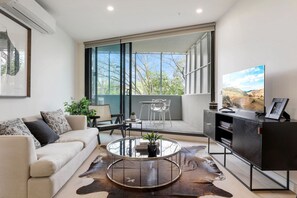 Smart TV, offices - Modern 2-Bed Ivanhoe unit with Parking (Ivanhoe)