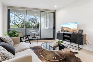 Smart TV, offices - Modern 2-Bed Ivanhoe unit with Parking (Ivanhoe)