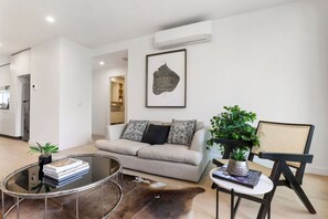 Una Smart TV, una oficina
