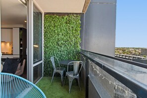 Property grounds - Chic 1-Bed with Balcony Views and Amenities (South Yarra)