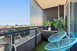 Property grounds - Chic 1-Bed with Balcony Views and Amenities (South Yarra)
