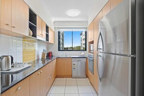 Fridge, microwave, oven, stovetop - Beachside 2-Bed with Pools, Gym, BBQ and Parking (Alexandra Headland)