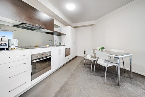 Gemütliches 1-Bett-Apartment am See mit sicherem Parkplatz