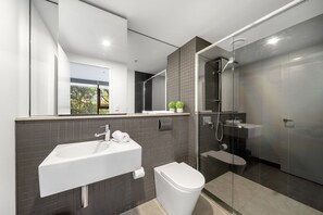 Hair dryer, towels - Chic Inner-City 2-Bed Abode with Pool, Gym & Sauna (Braddon)