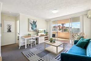 Smart TV - Inner-City 1-Bed with Pool & Spa (Fortitude Valley)