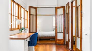 3 bedrooms, desk, iron/ironing board, Internet