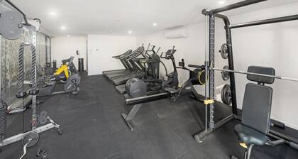 Bright 2-Bed Apartment with Scenic Balcony