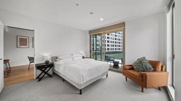 Desk, iron/ironing board, Internet, bed sheets