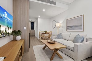 Smart TV - Bright Studio Stay in North Fremantle with Views (North Fremantle)