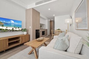 Smart TV - Bright Studio Stay in North Fremantle with Views (North Fremantle)