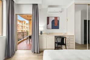 2 bedrooms, desk, iron/ironing board, Internet - Bright Inner-West Stay with Pool Access (Camperdown)