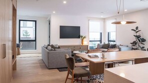 TV - Revelstoke - Revel And Rest (Revelstoke)