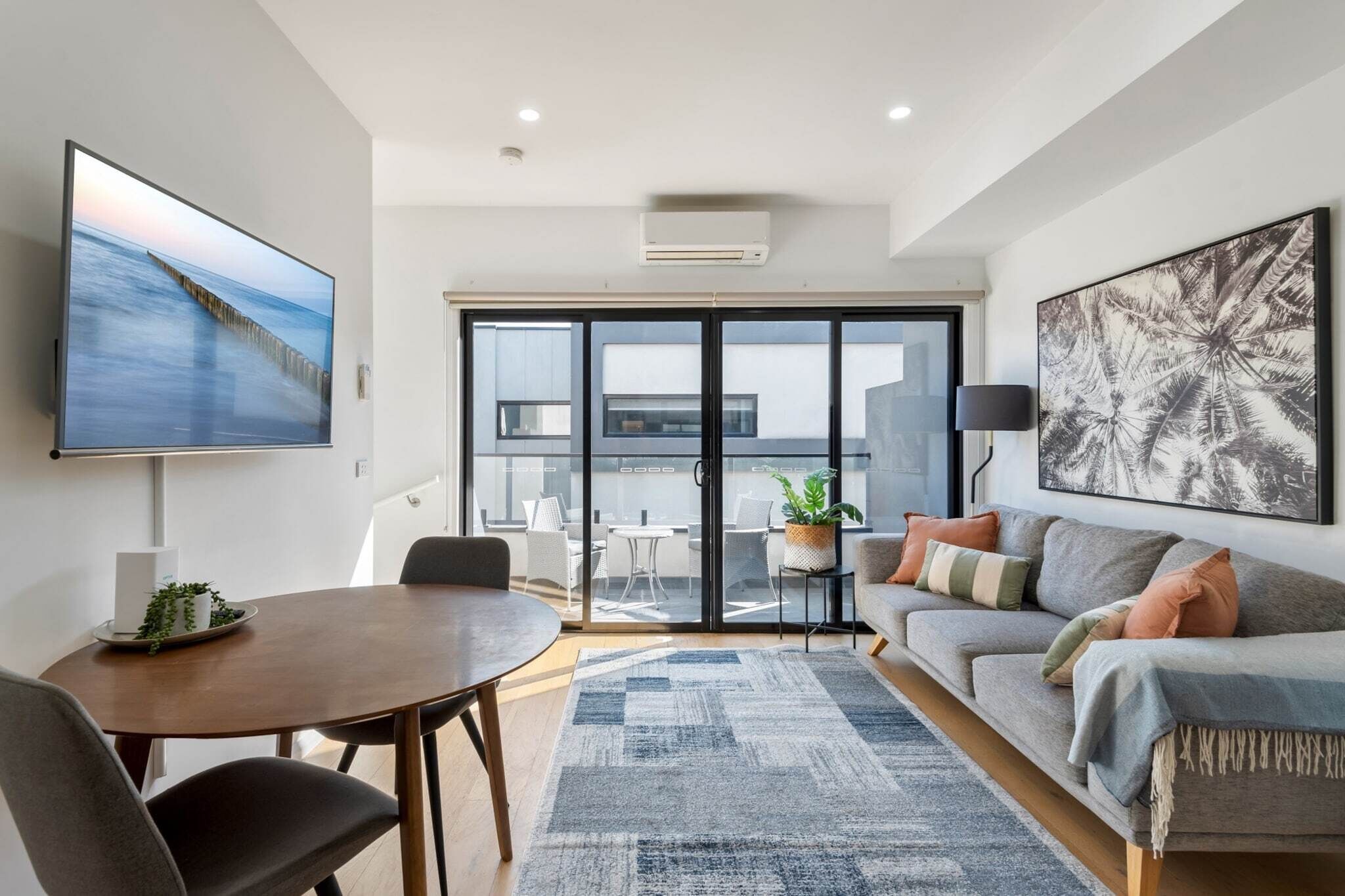 Comfortable 2br Retreat With Balcony & Parking - St Kilda beach, Victoria