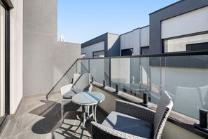 Property grounds - Comfortable 2BR Retreat with Balcony & Parking (St Kilda)