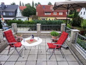Outdoor dining - Apartment 'Algetet' with Shared Terrace, Garden, and Wi-Fi (Hannover)
