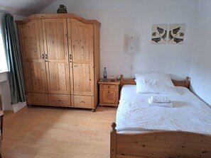 Bügeleisen/Bügelbrett, WLAN, Bettwäsche