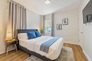 Bügeleisen/Bügelbrett, Reisekinderbett, WLAN, Bettwäsche