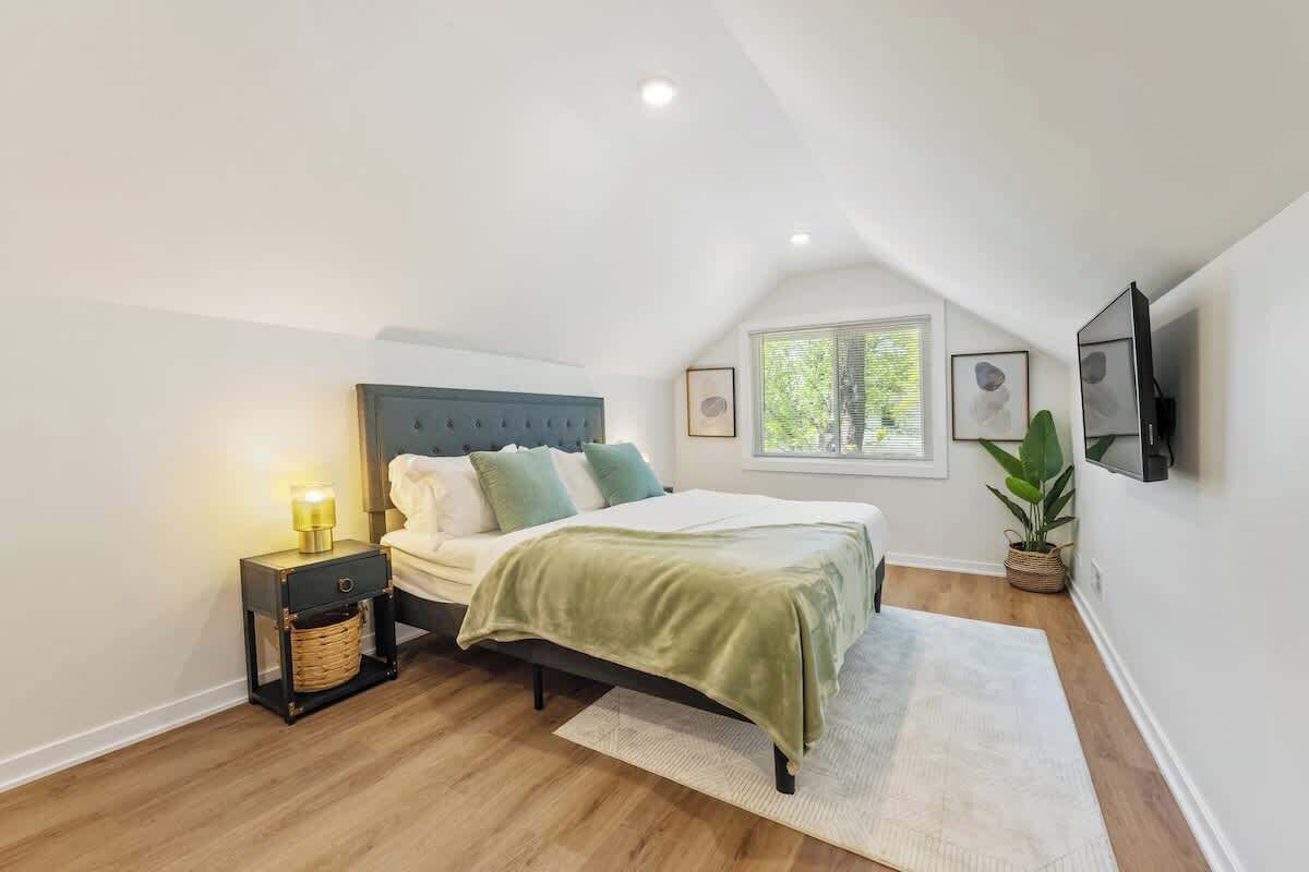 Ferros/tábuas de passar roupa, berço de viagem, Wi-Fi, roupa de cama