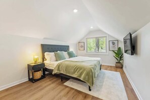 Strykejern/-brett, reiseseng for barn, wi-fi og sengetøy