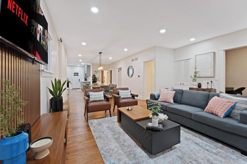 New Elmhurst Gem|Sleeps 10|Game Room|Near City Ctr