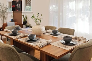 Dining - New Elmhurst Gem|Sleeps 10|Game Room|Near City Ctr (Elmhurst)