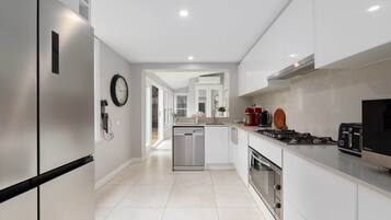 Coffee/tea maker, fridge, microwave, oven
