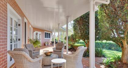 Expansive Toowoomba Retreat with Garden BBQ