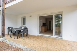 Outdoor dining - Sun-Drenched Coastal Garden Retreat (Ondres)